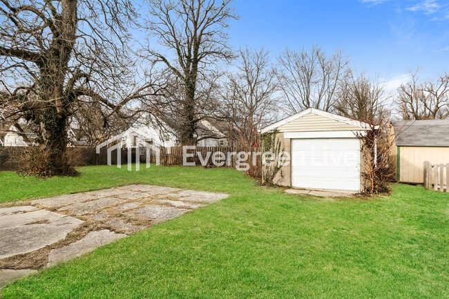 Building Photo - 1800 Bising Ave