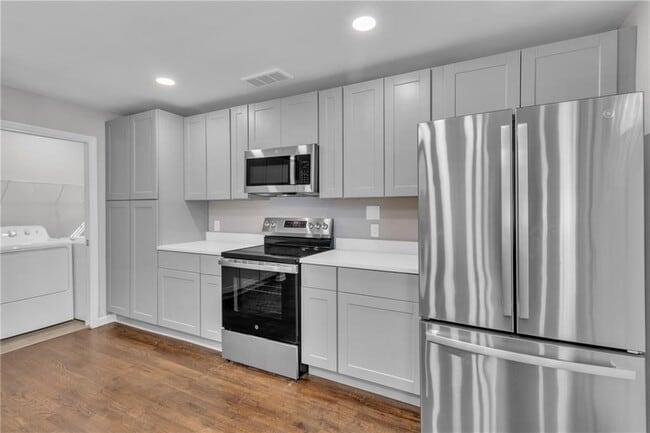 Building Photo - 859 Belgarde Pl SE