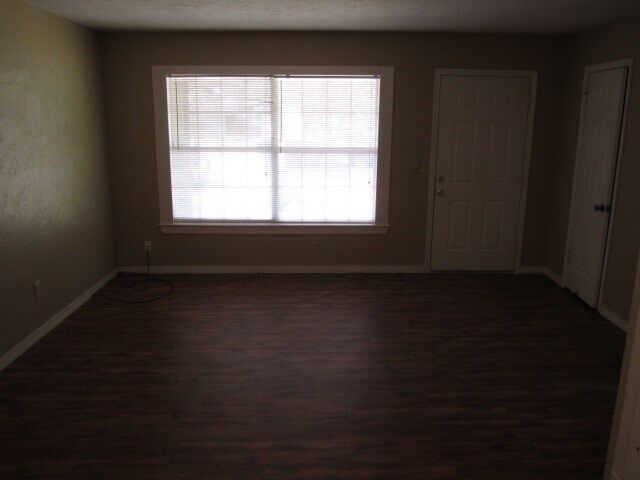 Building Photo - 1708 Westchester Dr