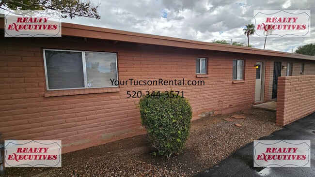 Building Photo - Country Club & Fort Lowell area - 2 Beds 1...
