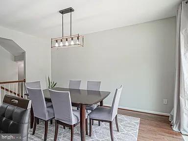 Building Photo - 40 Village Green Ln