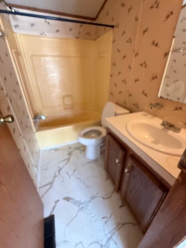 Building Photo - Rossview School