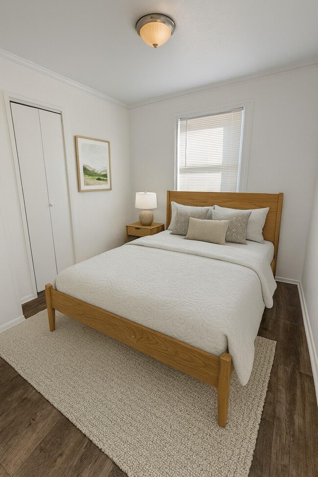 Building Photo - 709 W 4th St