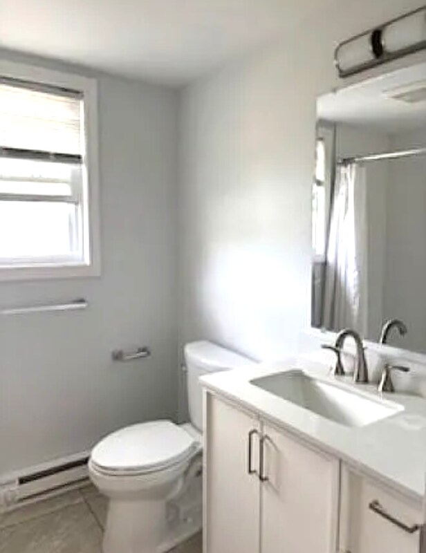 Building Photo - 202 Pine St