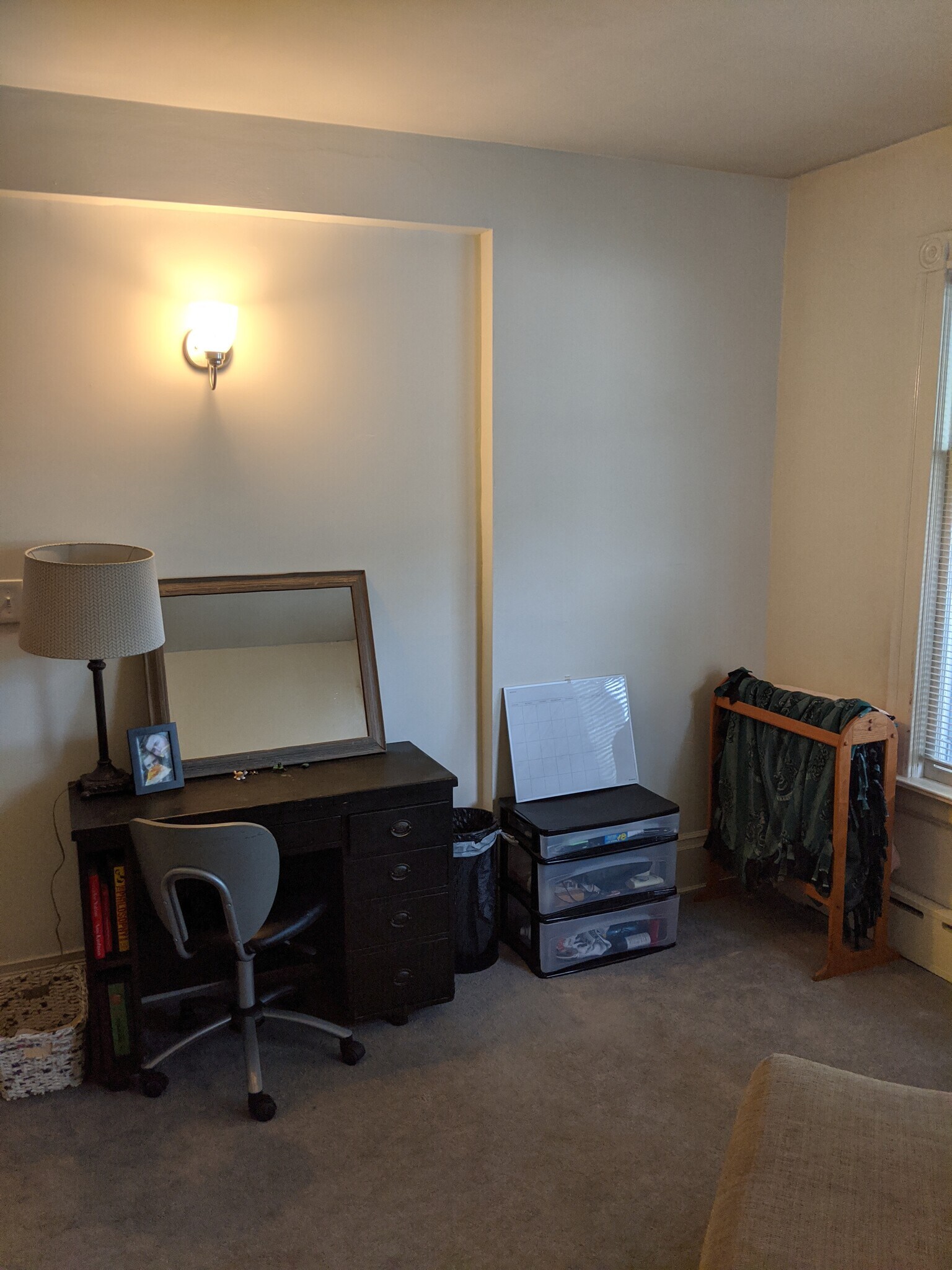 Building Photo - 1927 E Newberry Blvd