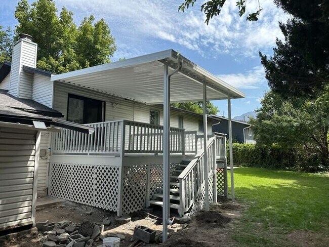 Building Photo - Remodeled 6 beds, 2 car garage!!