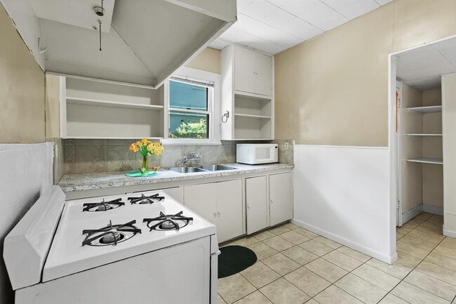 Building Photo - 4205 Avenue B