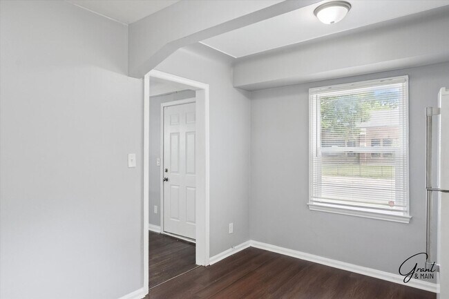 Building Photo - $1300 3 bedroom bungalow