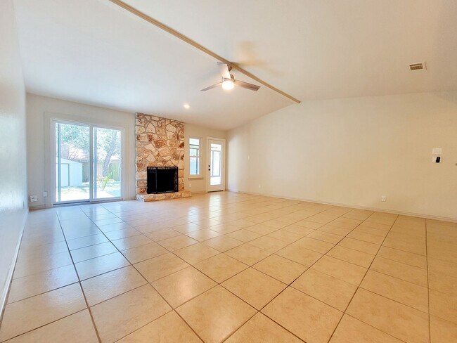 Building Photo - 3 Bed, 2 Bath Single-Level Gem with Firepl...