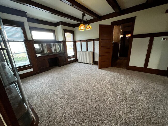 Building Photo - 2602 6th Ave