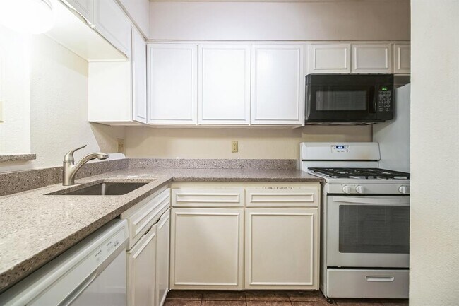 Building Photo - 7920 Rockwood Ln