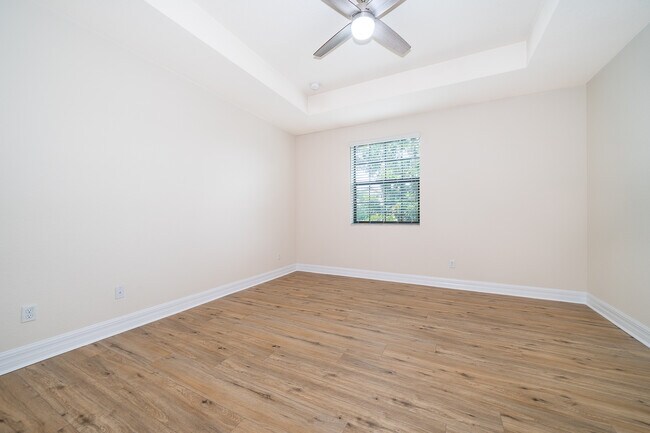 Building Photo - 10132 Eagle Creek Center Blvd