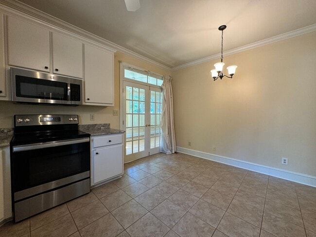 Building Photo - Charming 4 Bed 3.5 Home in Haymount