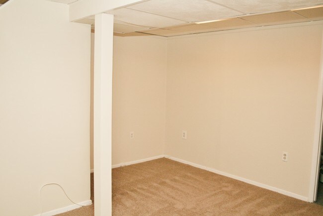 Building Photo - 651 S Wickham Rd