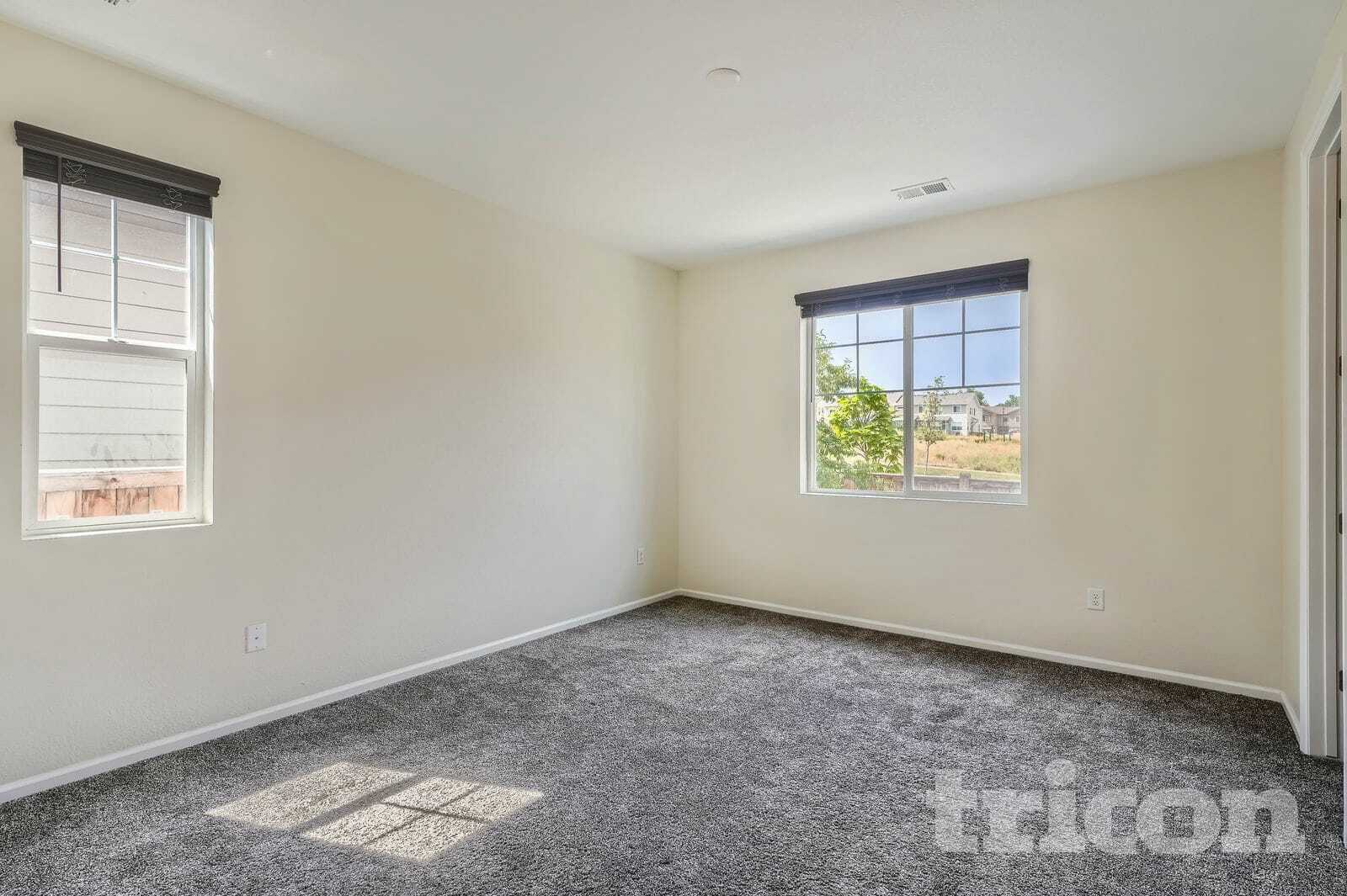 Building Photo - 4363 E 96th Way