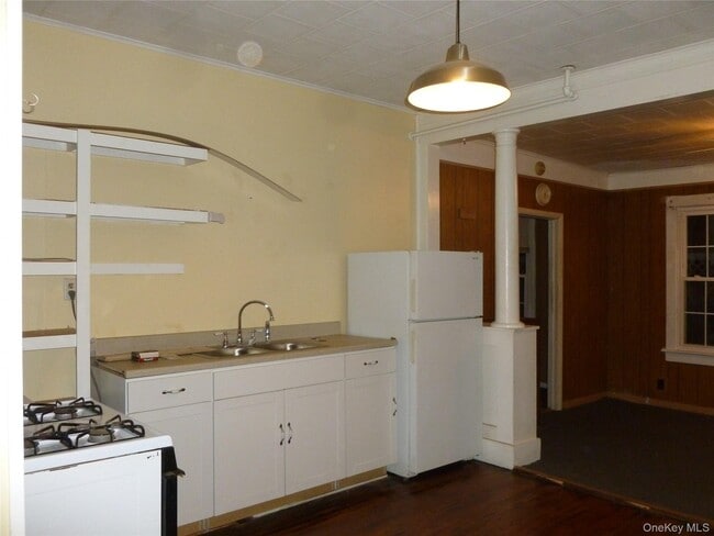 Building Photo - 19 Main St