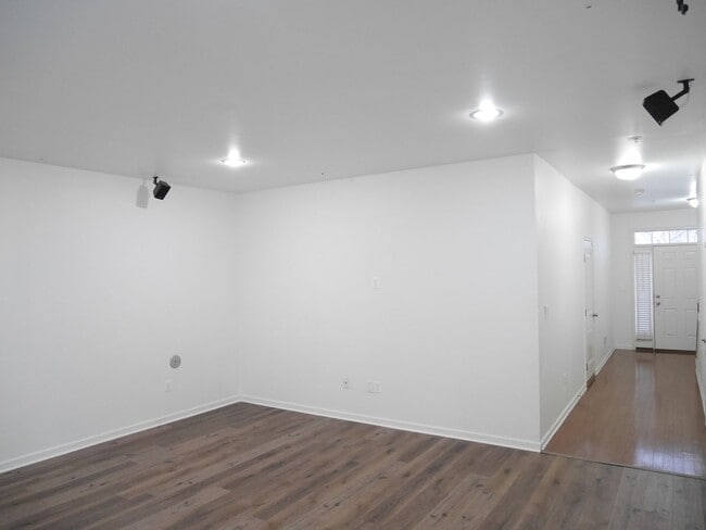 Building Photo - End Unit 3 Bedroom Townhome- Owings Mills, MD