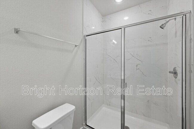 Building Photo - 3413 Valley Vista Dr