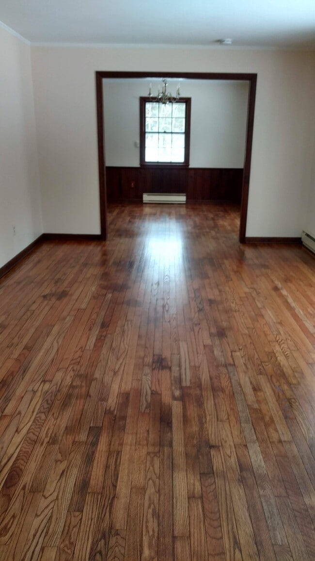 Building Photo - 631 Litchfield Tpke