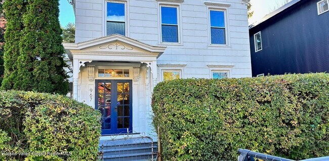 Building Photo - 967 Columbia St