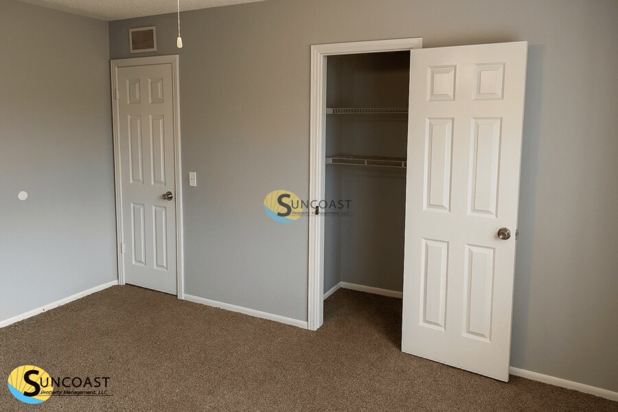 Building Photo - 2570 Stern Dr S
