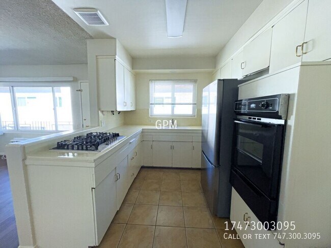 Building Photo - 1343 E Harvard St