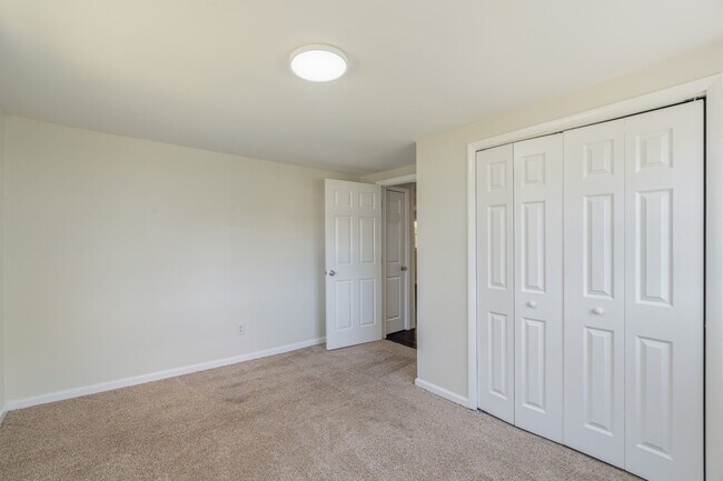 Building Photo - 8624 Walnut Springs Ln