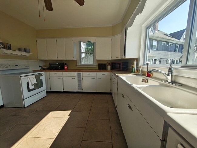 Building Photo - 67 Bancroft Park