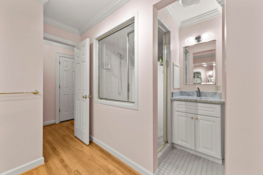 Building Photo - 325 Raleigh Ave