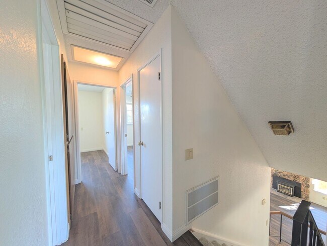 Building Photo - Gorgeous Single Family Home!