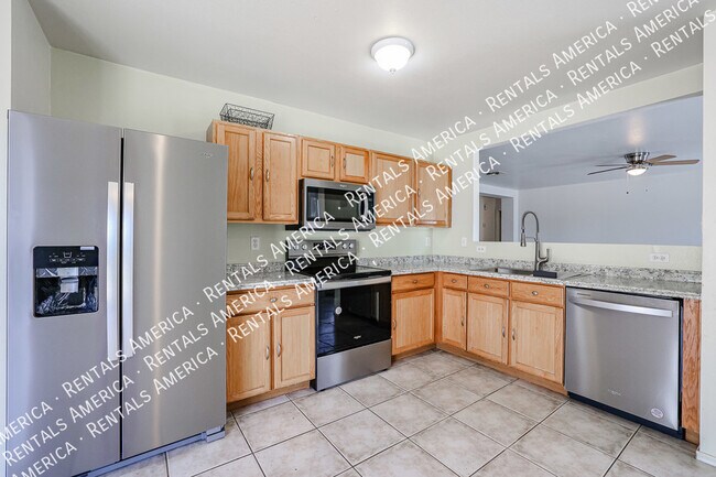 Building Photo - Centrally Located in El Mirage