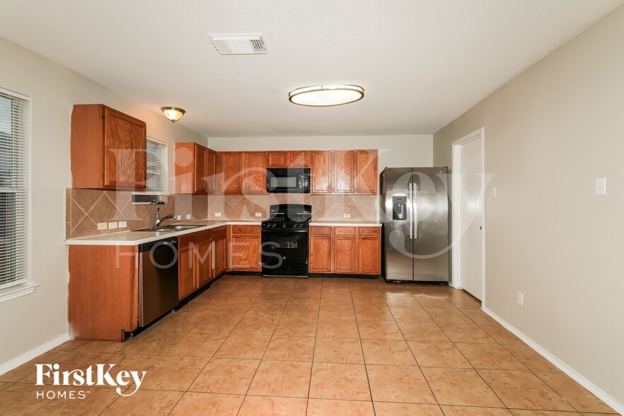 Building Photo - 2026 Cold River Dr