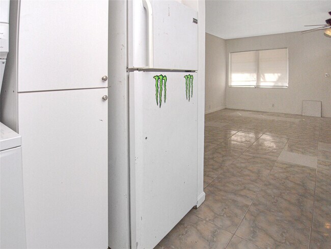 Building Photo - 2361 NE 10th St