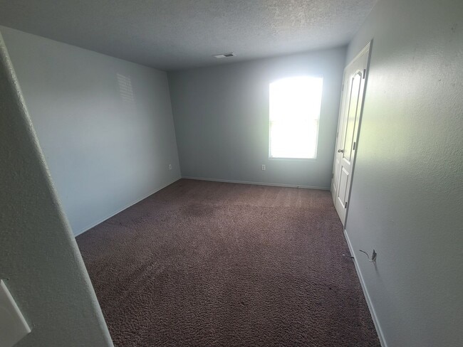 Building Photo - 3BR 2.5BA Home w/ Refrigerated Air near UNM (OPEN HOUSE 7/16 4:45)