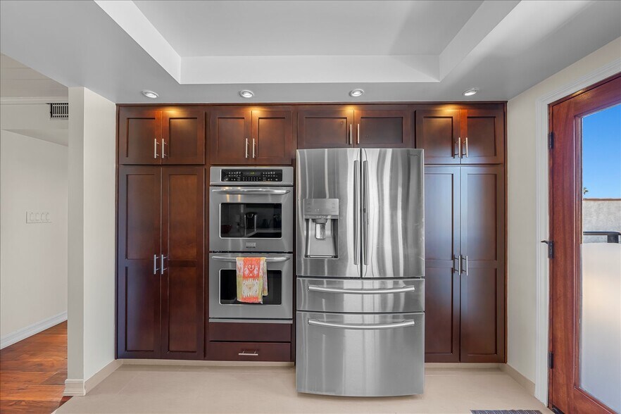 Building Photo - 760 Manhattan Beach Blvd