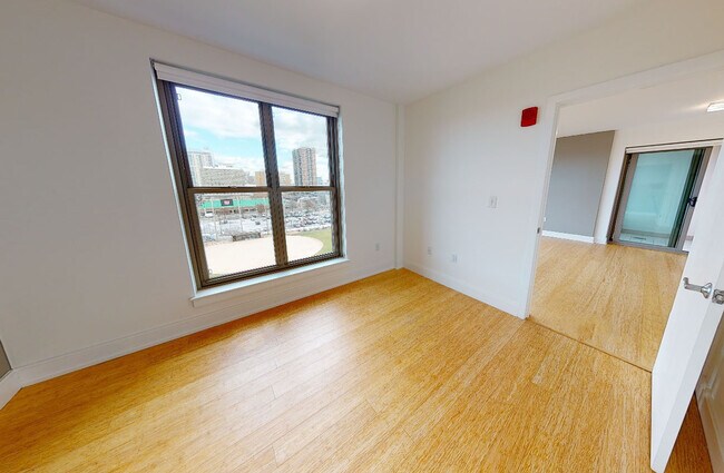 Building Photo - 64 Ashford St