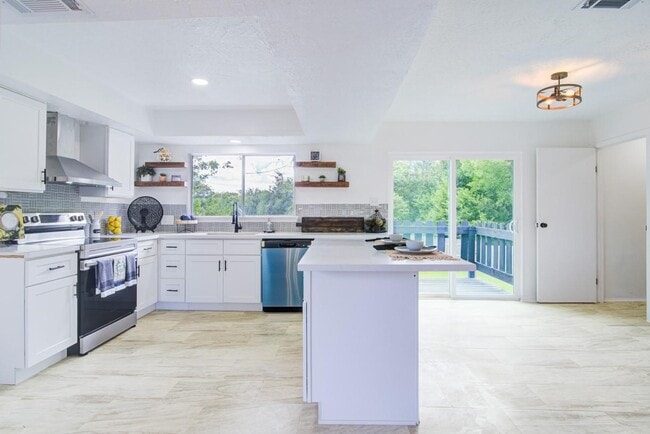 Building Photo - 402 Tresvant Dr