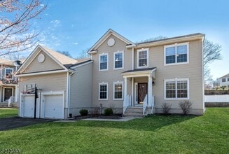 Building Photo - 706 Skyline Dr