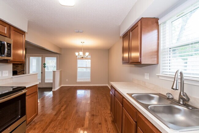 Building Photo - 11544 Oak Park Dr