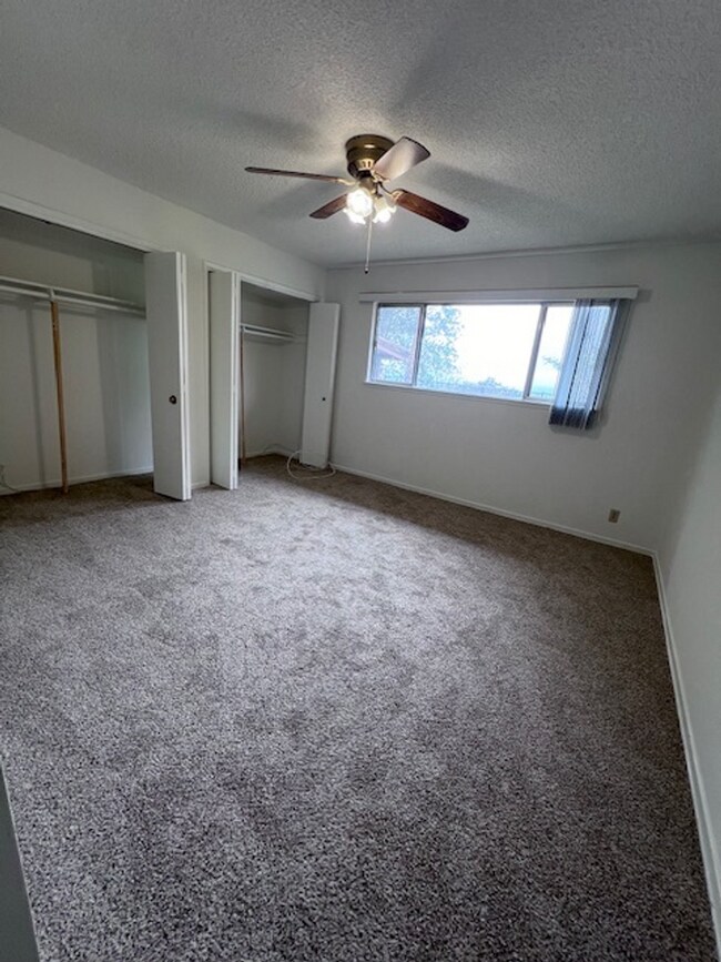 Building Photo - Hillside 3 Bed / 1 3/4 Bath Ranch Style Ho...