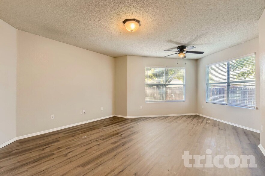 Building Photo - 4877 Trail Hollow Dr