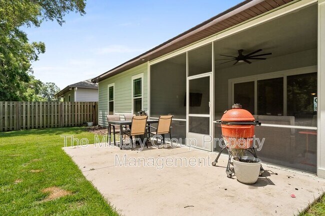 Building Photo - 6901 SW Lugano Ct