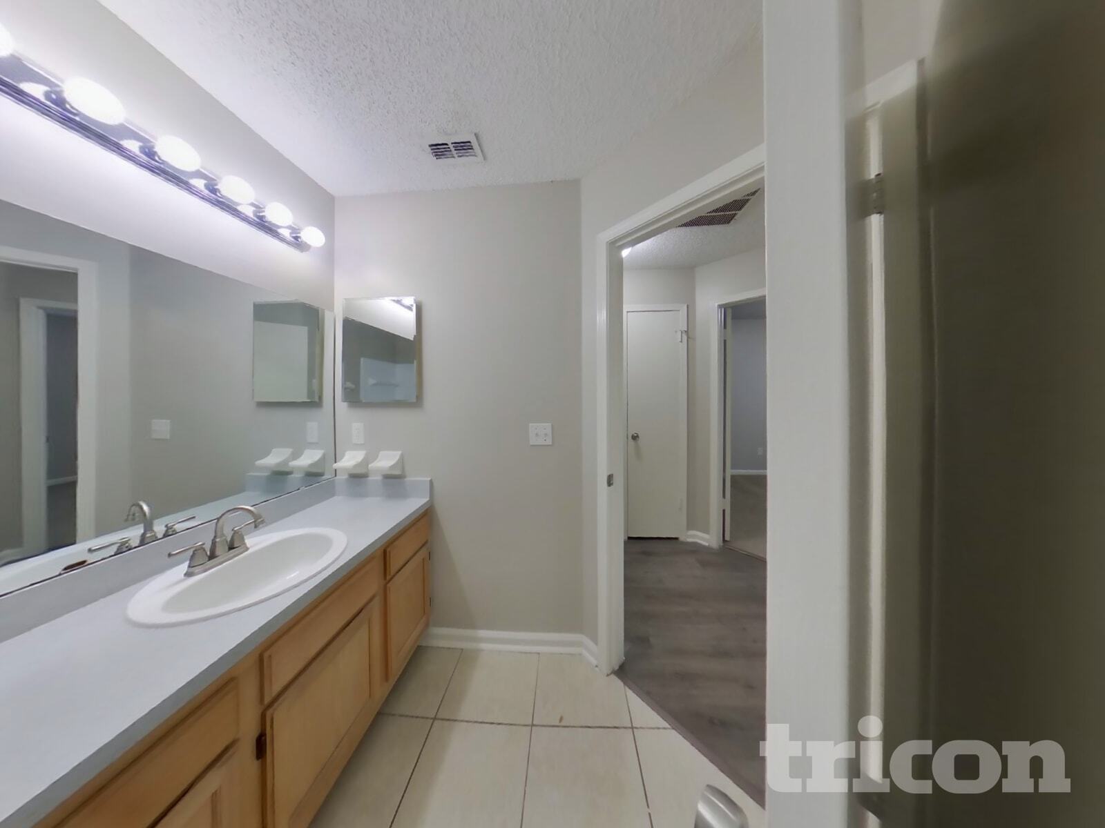 Building Photo - 3840 Tallcott Dr