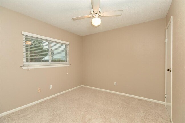 Building Photo - 2435 Country Pl Dr