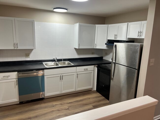 Building Photo - 1110 Cedar St