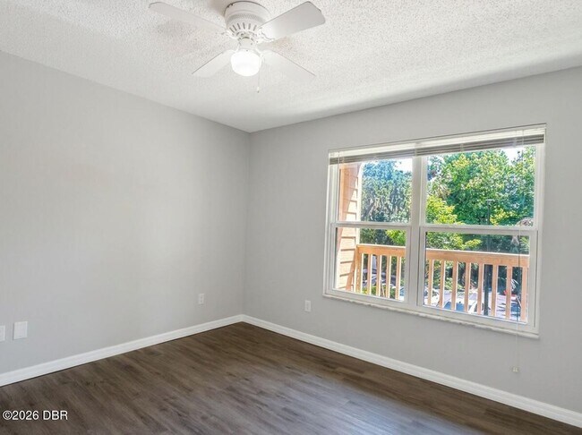 Building Photo - 1401 S Palmetto Ave