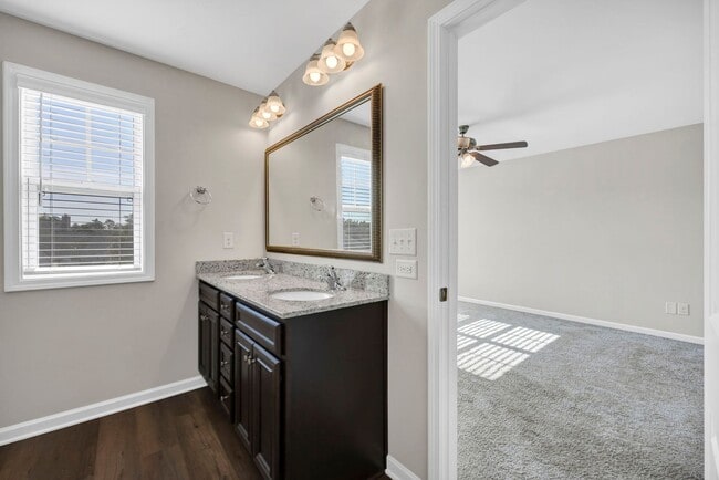 Building Photo - DISCOVER COMFORT & STYLE IN LEXINGTON'S DAWSON'S PARK