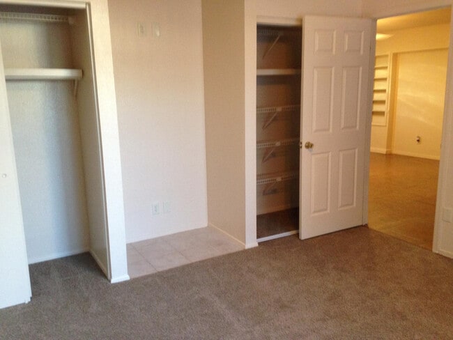 Building Photo - 1853 E Gemini Dr