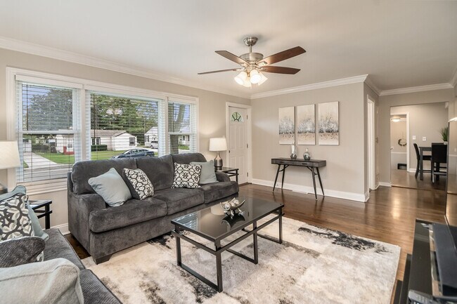 Building Photo - 823 Jay St