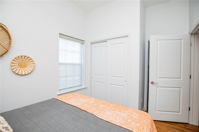 Building Photo - 904 Garland Ave